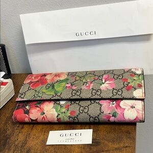 GUCCI GG Blooms Purse Long Wallet Floral PVC Leather Pink